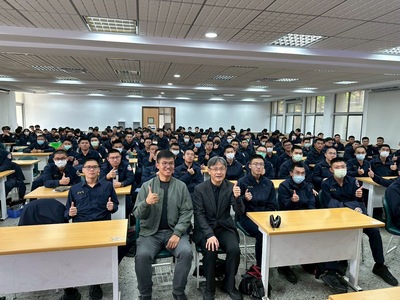 交通管理科於114年12月01日(一) 第一次科務時間: 無人機3D模型建立、交通事故現場重建圖片